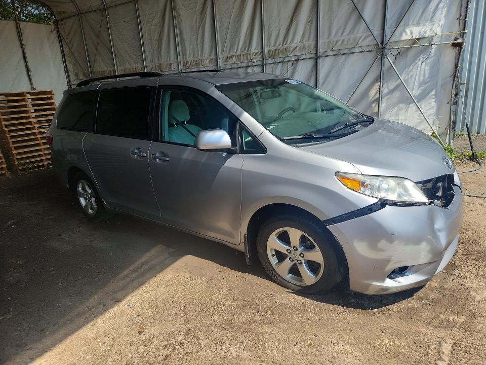 Продаж на аукціоні авто 2017 Toyota Sienna, vin: 5TDKZ3DC8HS863657, номер лоту: 57869146