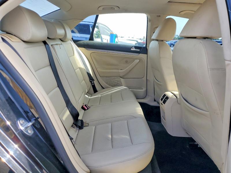 60440966 :رقم المزاد ، 3VWRX7AJ8AM157662 vin ، 2010 Volkswagen Jetta مزاد بيع