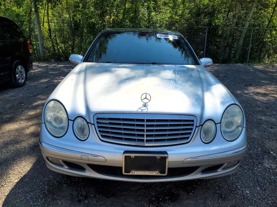 60365806 :رقم المزاد ، WDBUF65J25A664921 vin ، 2005 Mercedes-benz E مزاد بيع