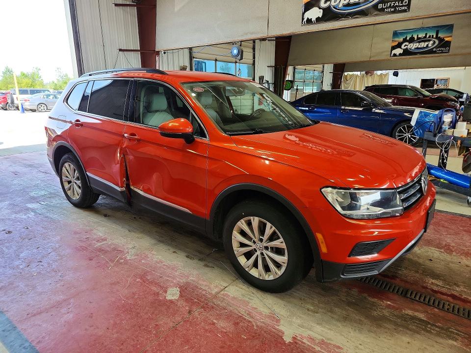 60822606 :رقم المزاد ، 3VV2B7AX0JM074574 vin ، 2018 Volkswagen Tiguan مزاد بيع