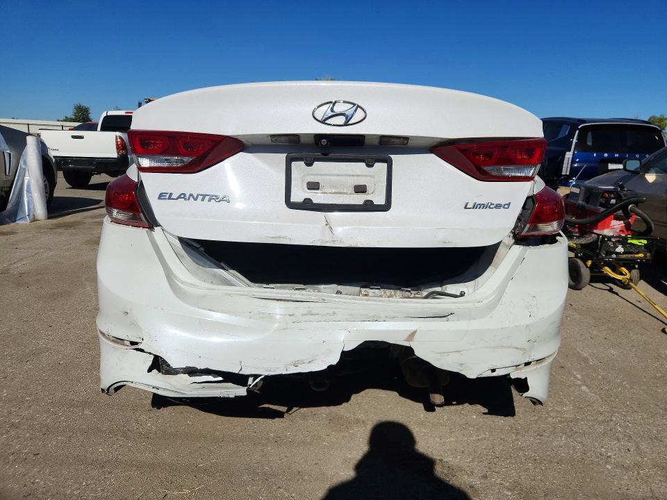 2017 Hyundai Elantra მანქანა იყიდება აუქციონზე, vin: 5NPD84LFXHH116483, აუქციონის ნომერი: 63207656