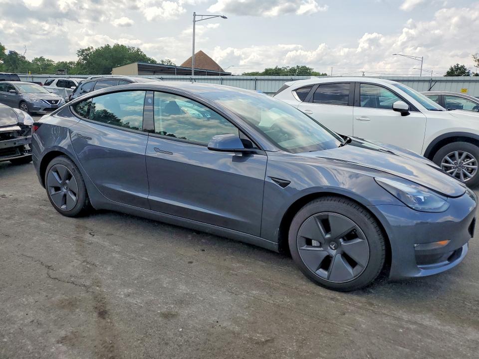 61192216 :رقم المزاد ، 5YJ3E1EB5NF253323 vin ، 2022 Tesla Model 3 مزاد بيع