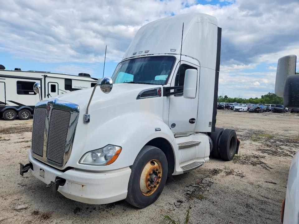 61970266 :رقم المزاد ، 1XKYA48X7FJ403411 vin ، 2015 Kenworth Construction مزاد بيع