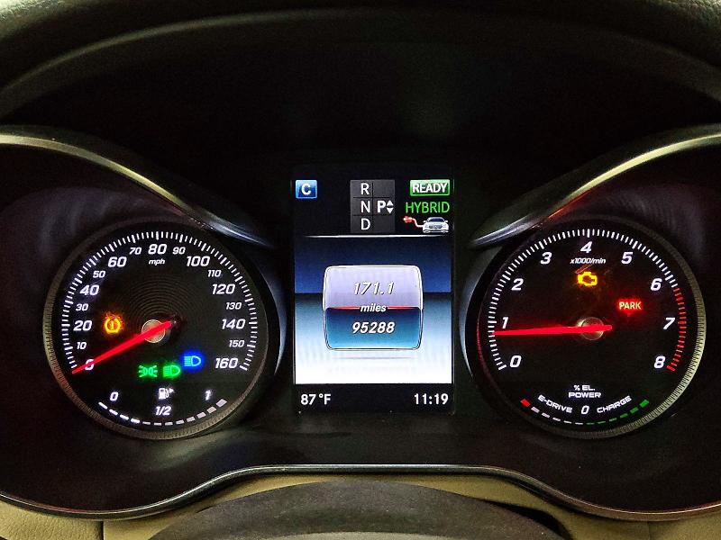 60703446 :رقم المزاد ، 55SWF4HB9JU239215 vin ، 2018 Mercedes-benz C مزاد بيع