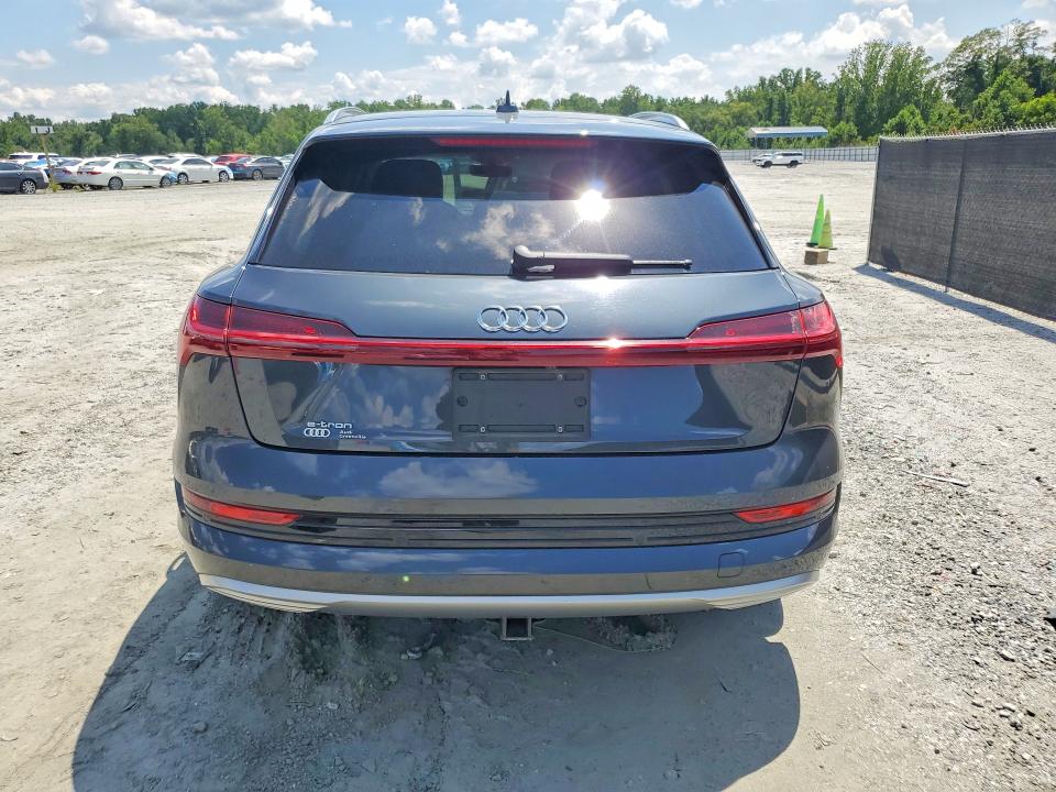 2019 Audi E-tron მანქანა იყიდება აუქციონზე, vin: WA1LAAGE7KB024783, აუქციონის ნომერი: 60629146