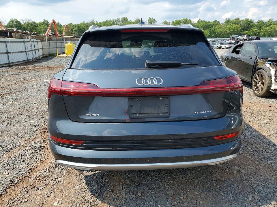 2021 Audi E-tron მანქანა იყიდება აუქციონზე, vin: WA1AAAGEXMB015215, აუქციონის ნომერი: 59686946