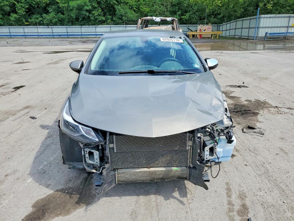 62925116 :رقم المزاد ، 1G1BE5SM0H7194497 vin ، 2017 Chevrolet Cruze مزاد بيع