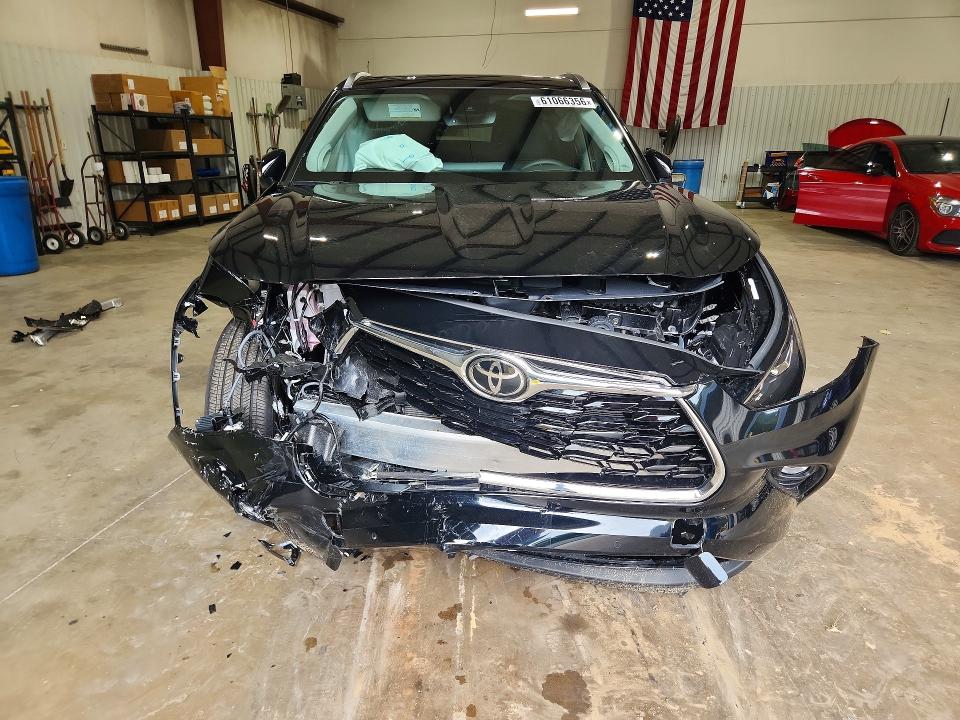 61066356 :رقم المزاد ، 5TDXBRCH1TS714560 vin ، 2026 Toyota Highlander Hybrid مزاد بيع