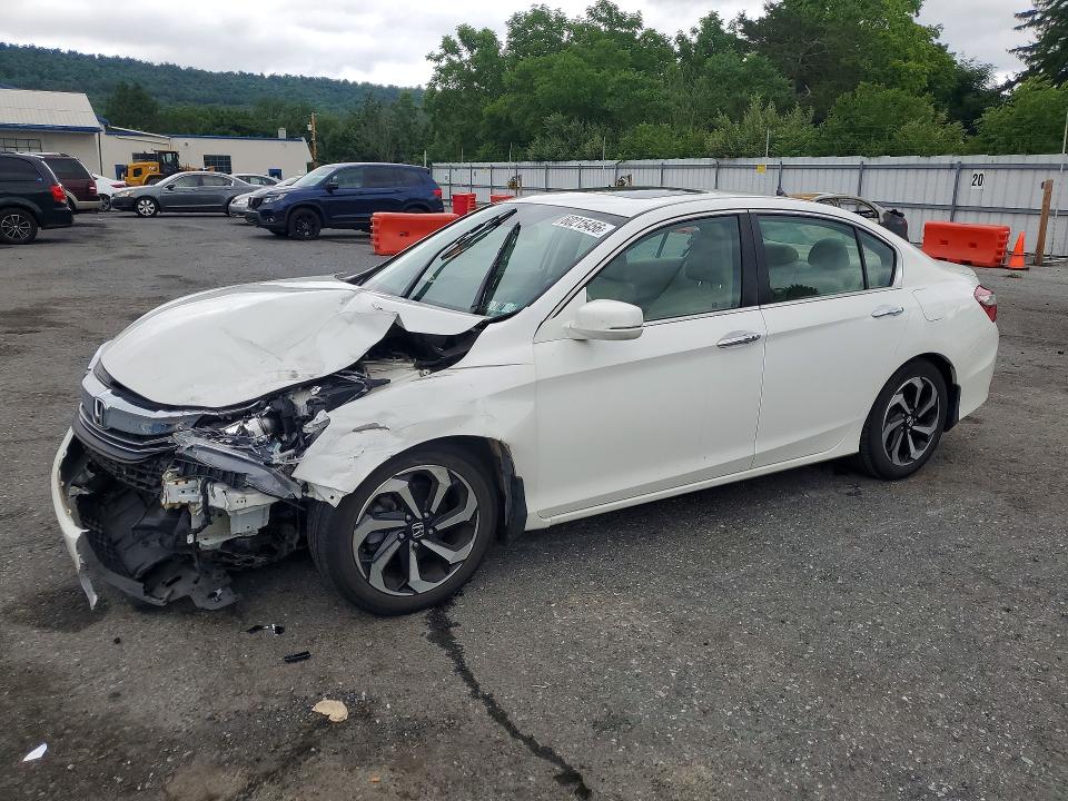 Auction sale of the 2017 Honda Accord, vin: 1HGCR2F97HA134077, lot number: 60215456