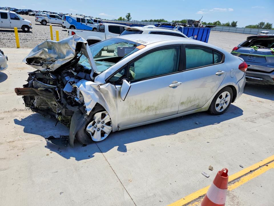 2017 Kia Forte მანქანა იყიდება აუქციონზე, vin: 3KPFK4A74HE066173, აუქციონის ნომერი: 62070806
