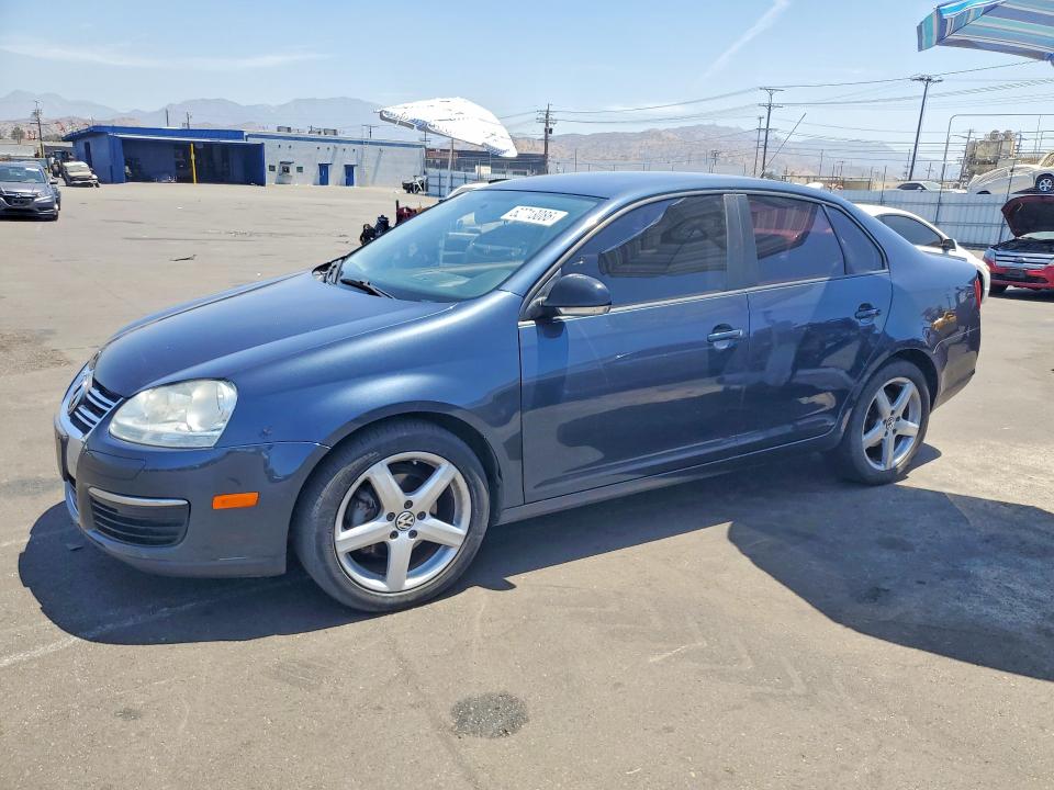62713086 :رقم المزاد ، 3VWAZ7AJ4AM128165 vin ، 2010 Volkswagen Jetta مزاد بيع