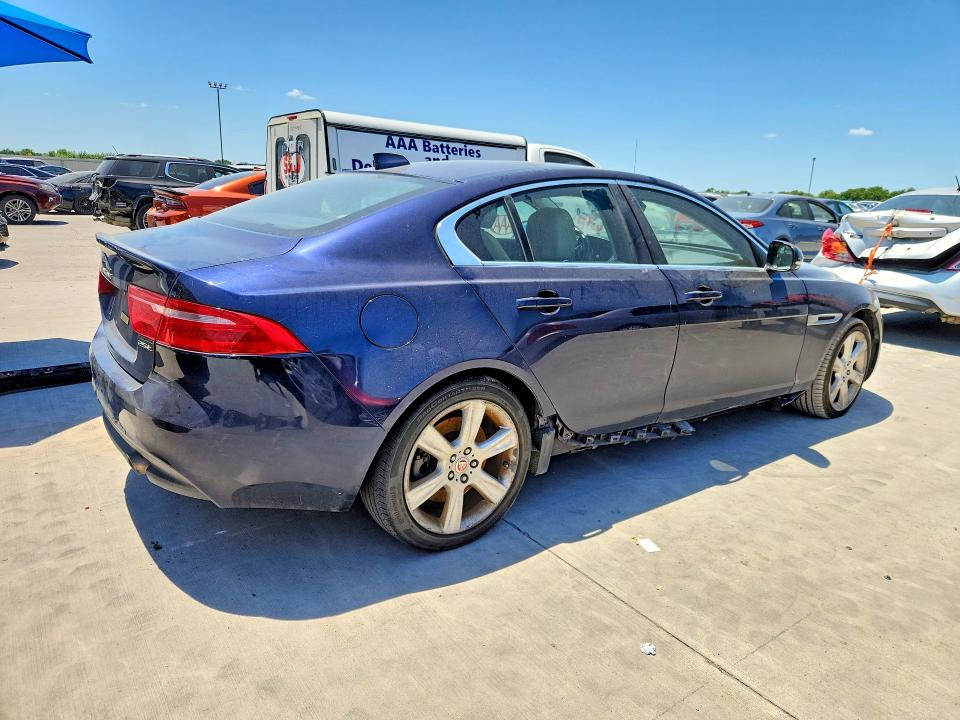 62762036 :رقم المزاد ، SAJAE4BG7HA968787 vin ، 2017 Jaguar Xe مزاد بيع