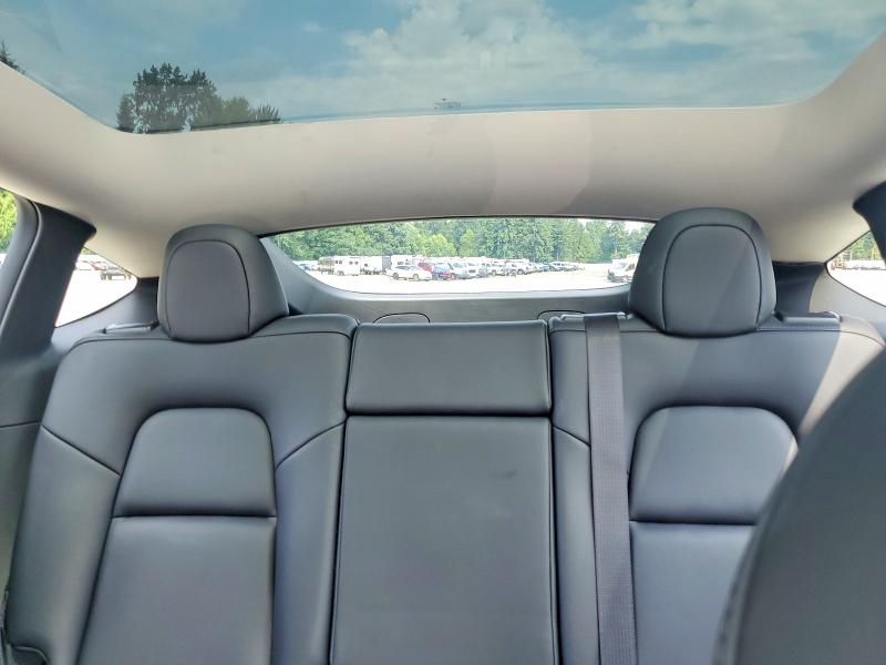 62052916 :رقم المزاد ، 7SAYGAEE5NF329894 vin ، 2022 Tesla Model Y مزاد بيع