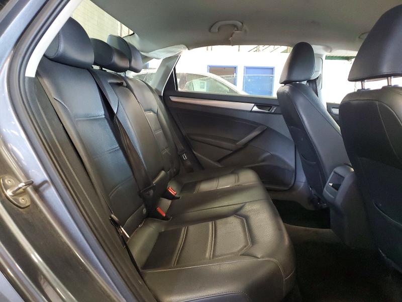 61855136 :رقم المزاد ، 1VWAS7A32FC113484 vin ، 2015 Volkswagen Passat مزاد بيع
