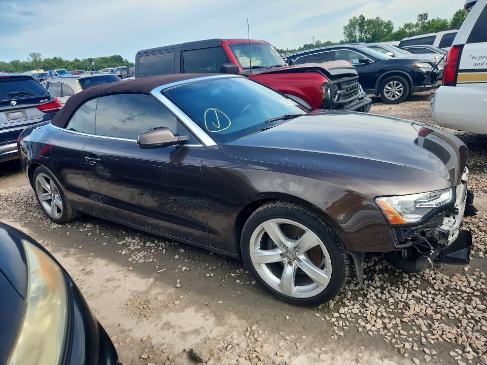 60261626 :رقم المزاد ، WAUCFAFH6FN002004 vin ، 2015 Audi A5 مزاد بيع
