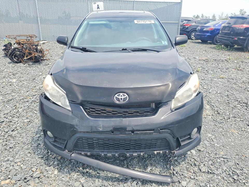 60740176 :رقم المزاد ، 2T1KU4EEXBC710251 vin ، 2011 Toyota Matrix مزاد بيع