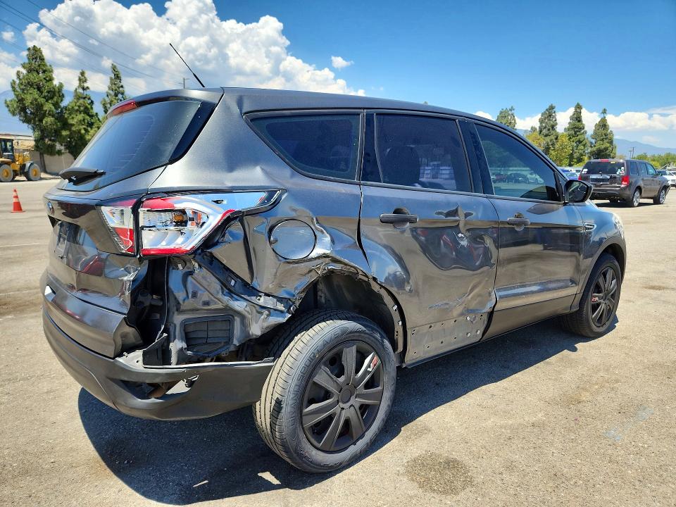 Продажа на аукционе авто 2017 Ford Escape, vin: 1FMCU0F78HUC04471, номер лота: 61172096