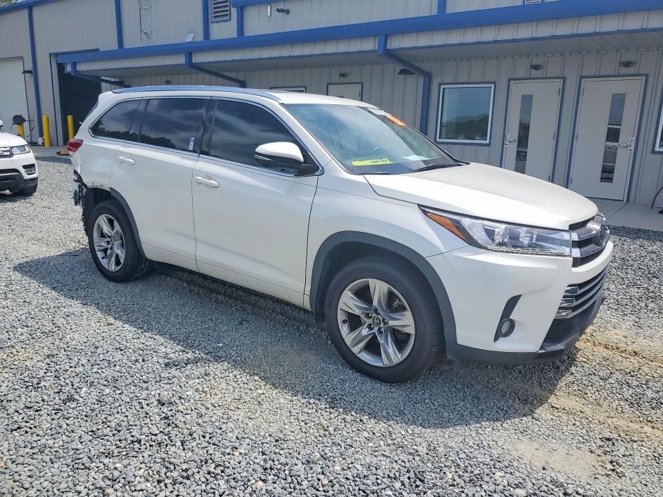 59621836 :رقم المزاد ، 5TDDZRFH3JS882353 vin ، 2018 Toyota Highlander مزاد بيع