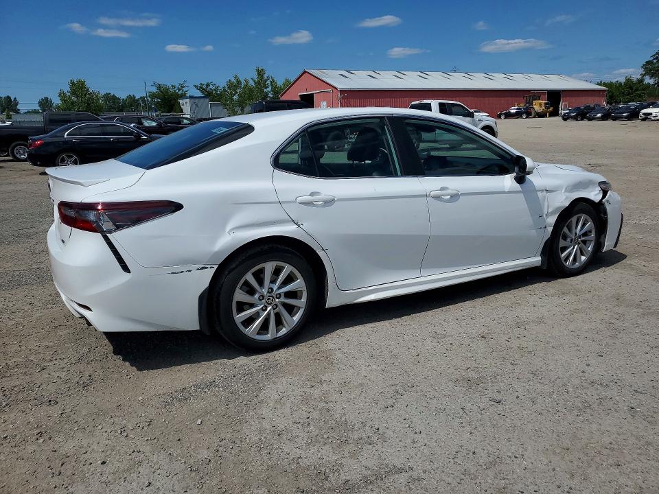 62418696 :رقم المزاد ، 4T1G11AK8MU574759 vin ، 2021 Toyota Camry مزاد بيع