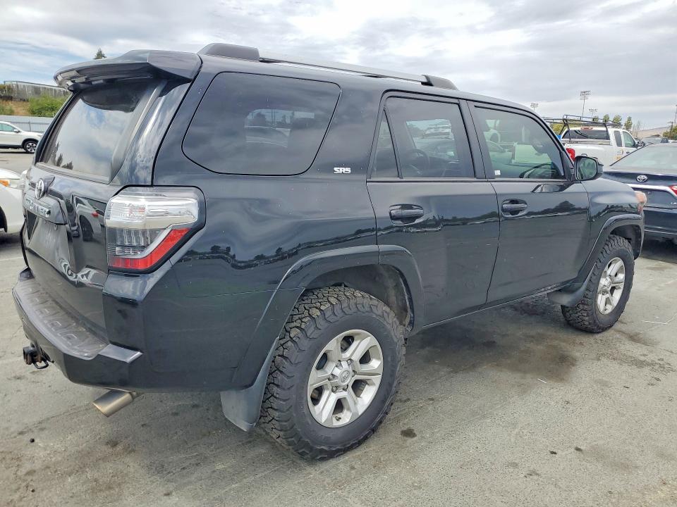 60999786 :رقم المزاد ، JTEMU5JR3M5886822 vin ، 2021 Toyota 4runner مزاد بيع