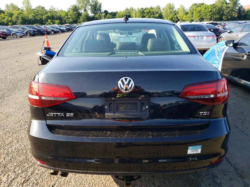 61487656 :رقم المزاد ، 3VWB67AJ3HM284804 vin ، 2017 Volkswagen Jetta مزاد بيع