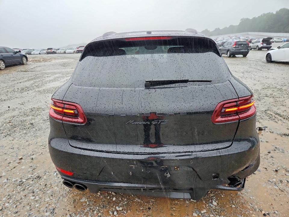 62319196 :رقم المزاد ، WP1AG2A58JLB64553 vin ، 2018 Porsche Macan مزاد بيع