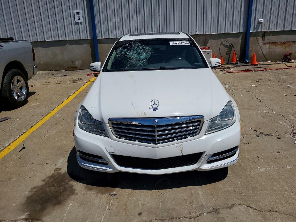 2013 Mercedes-benz C მანქანა იყიდება აუქციონზე, vin: WDDGF8AB0DR283602, აუქციონის ნომერი: 60937816