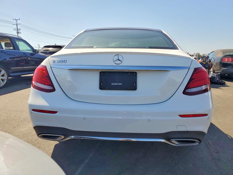 60239586 :رقم المزاد ، WDDZF4JB3JA476337 vin ، 2018 Mercedes-benz E مزاد بيع