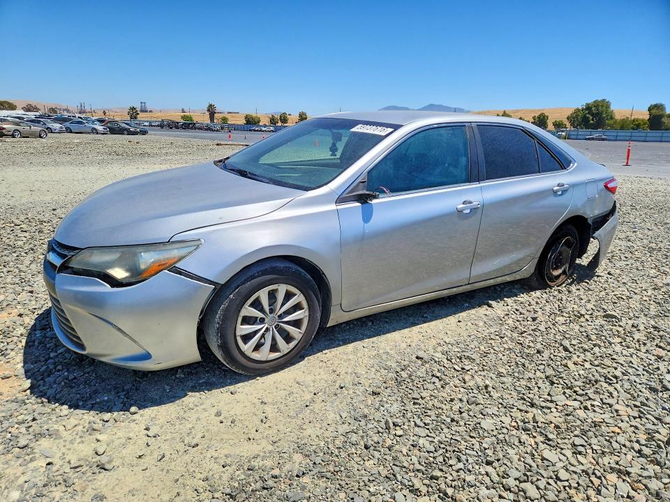 59737616 :رقم المزاد ، 4T4BF1FK5FR453460 vin ، 2015 Toyota Camry مزاد بيع