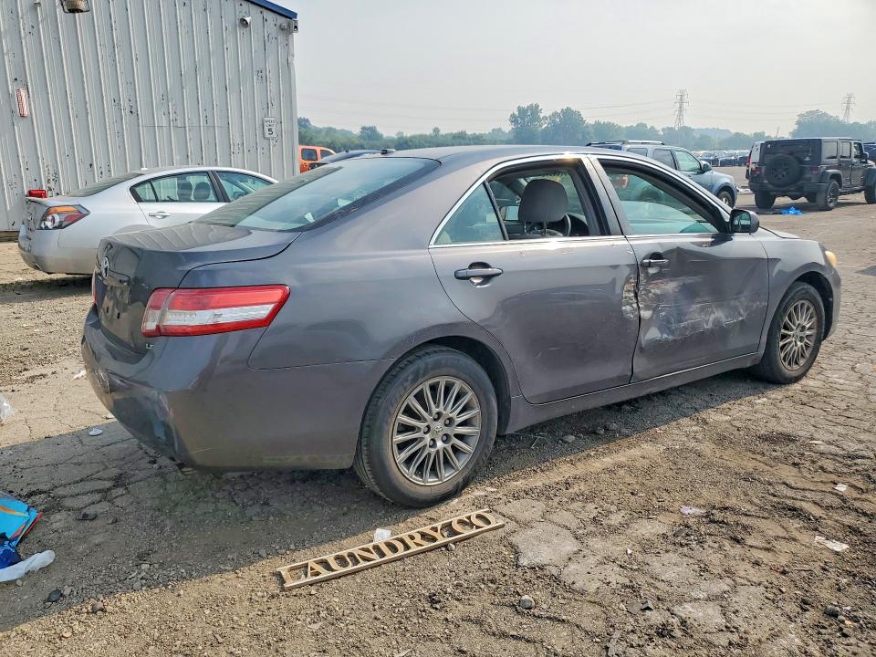 60506276 :رقم المزاد ، 4T4BF3EK2AR043611 vin ، 2010 Toyota Camry مزاد بيع