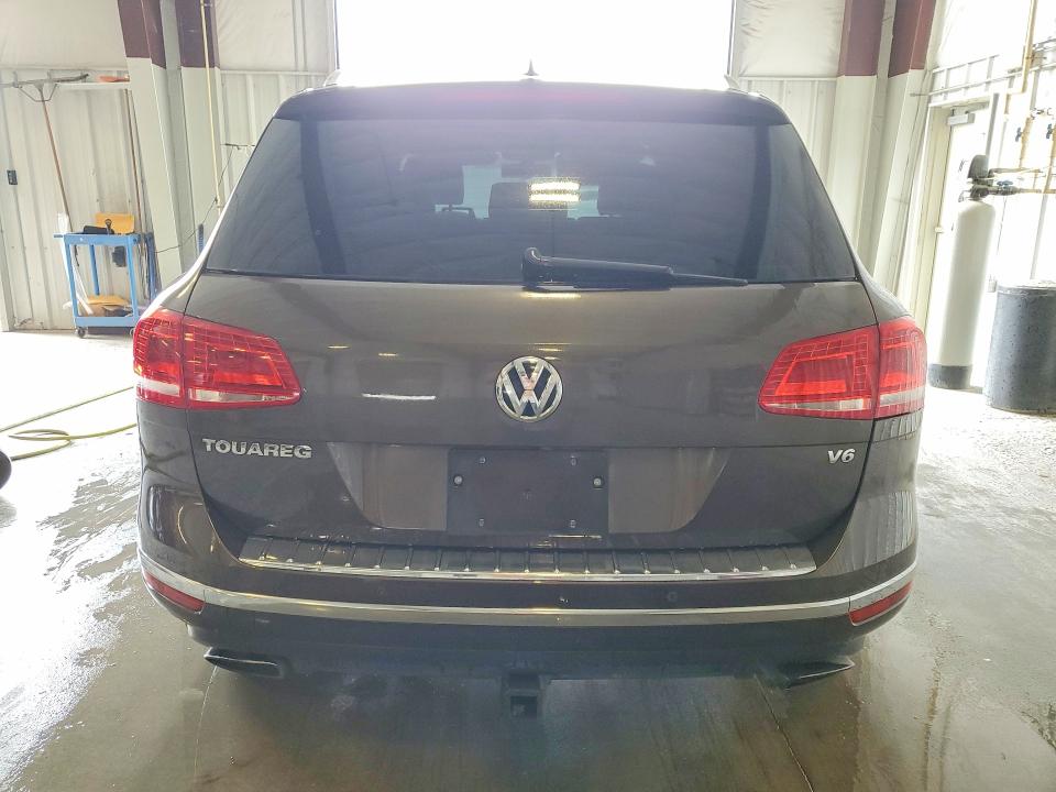 62696486 :رقم المزاد ، WVGEF9BP8FD006824 vin ، 2015 Volkswagen Touareg مزاد بيع