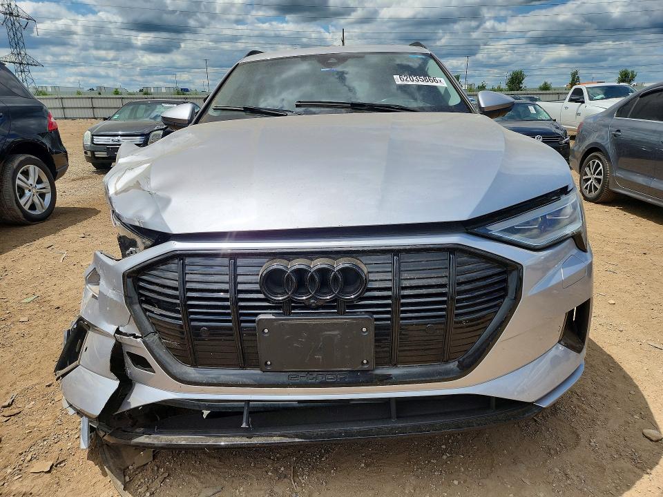 62035866 :رقم المزاد ، WA1AAAGE8NB047453 vin ، 2022 Audi E-tron مزاد بيع