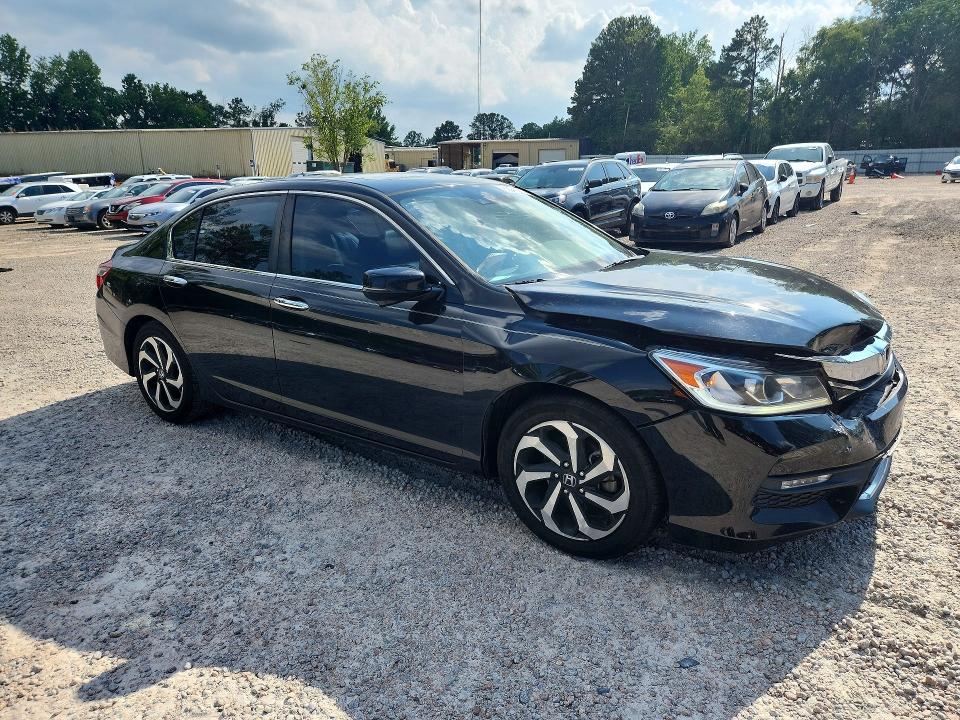 Продаж на аукціоні авто 2017 Honda Accord, vin: 1HGCR2F90HA216877, номер лоту: 60243926
