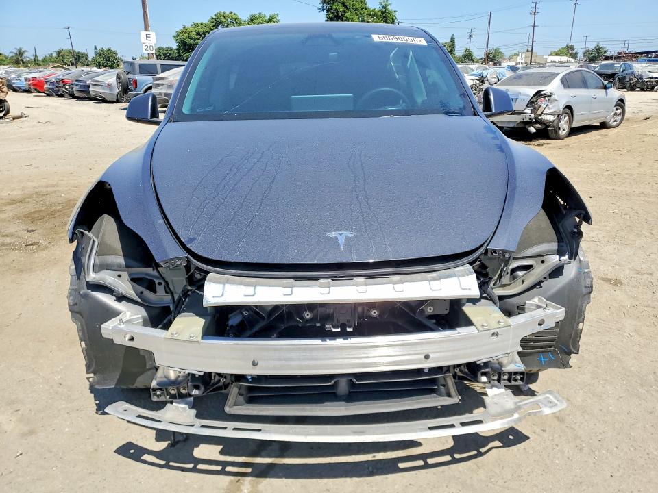 60690096 :رقم المزاد ، 5YJYGDEE9MF282866 vin ، 2021 Tesla Model Y مزاد بيع