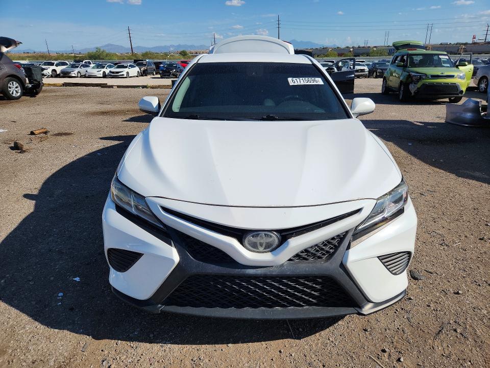 2018 Toyota Camry მანქანა იყიდება აუქციონზე, vin: 4T1B11HK9JU111766, აუქციონის ნომერი: 61715696