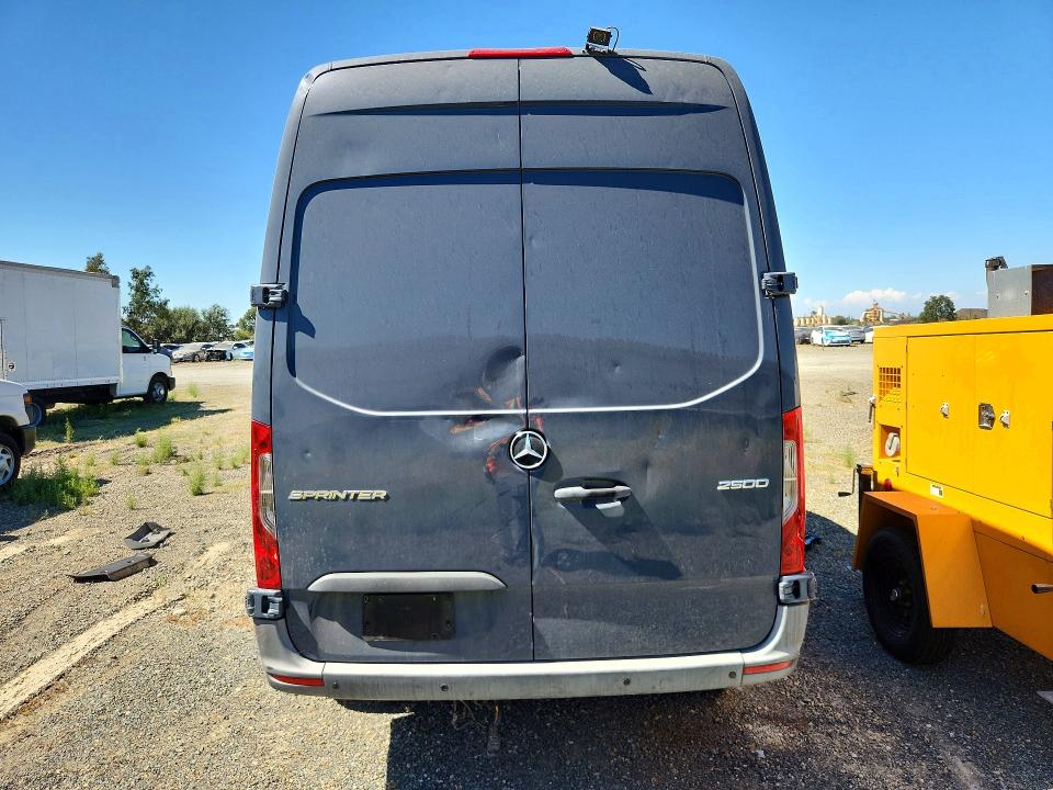 59807666 :رقم المزاد ، WD4PF0CD9KP034482 vin ، 2019 Mercedes-benz Sprinter مزاد بيع