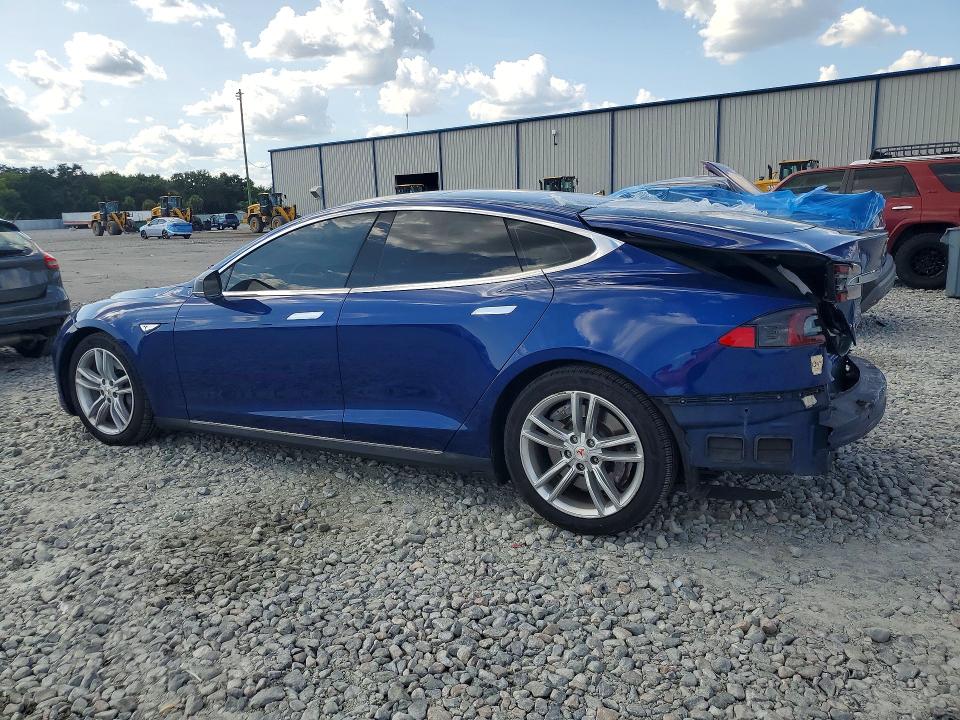 62500746 :رقم المزاد ، 5YJSA1E2XFF105337 vin ، 2015 Tesla Model S مزاد بيع