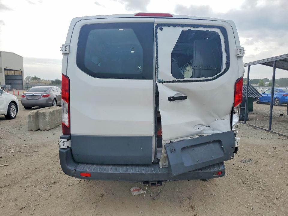 62468246 :رقم المزاد ، 1FTYR1ZM6JKA99031 vin ، 2018 Ford Transit مزاد بيع