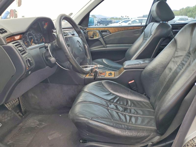 61617756 :رقم المزاد ، WDBJF74H4XA781748 vin ، 1999 Mercedes-benz E مزاد بيع