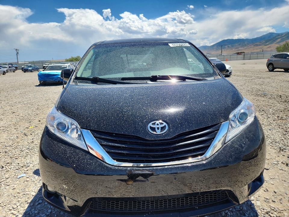 60796826 :رقم المزاد ، 5TDJK3DCXCS040740 vin ، 2012 Toyota Sienna مزاد بيع