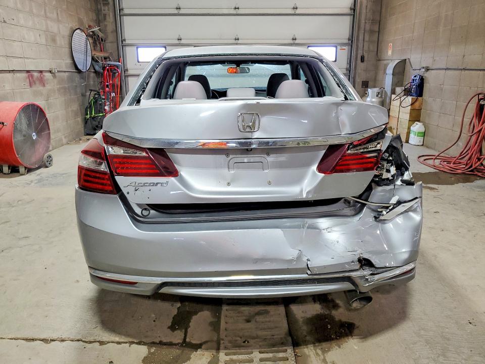 Продаж на аукціоні авто 2017 Honda Accord, vin: 1HGCR2F33HA133181, номер лоту: 61594956