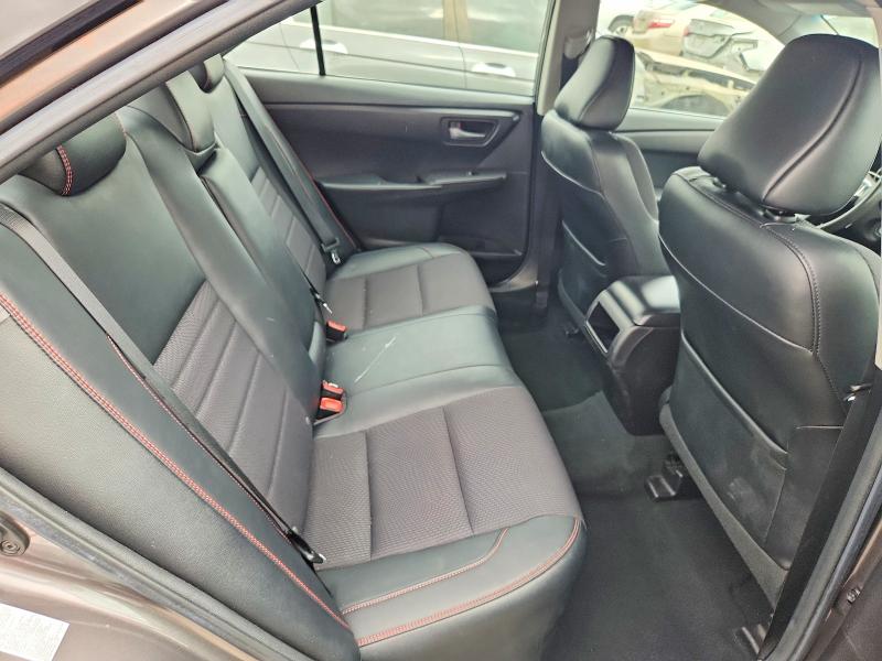 61886476 :رقم المزاد ، 4T1BF1FK2HU624050 vin ، 2017 Toyota Camry مزاد بيع
