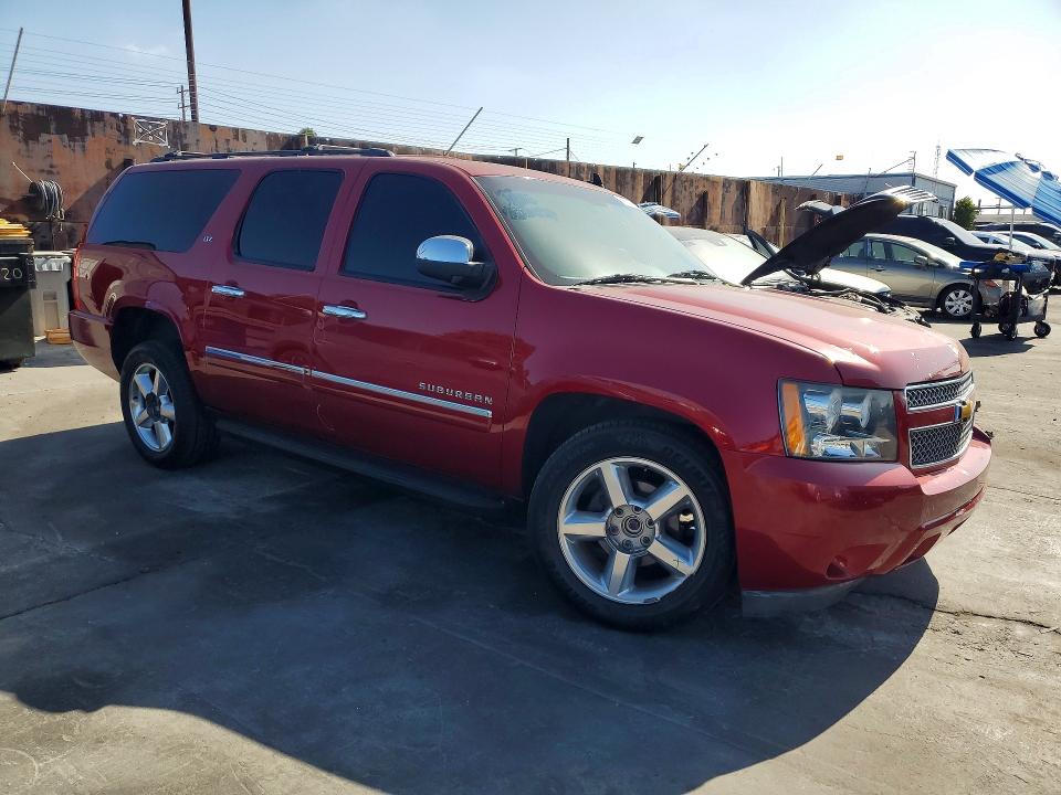 62761586 :رقم المزاد ، 1GNSKKE71ER113650 vin ، 2014 Chevrolet Suburban مزاد بيع