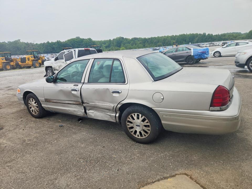 2004 Ford Crown Victoria მანქანა იყიდება აუქციონზე, vin: 2FAFP74W84X168706, აუქციონის ნომერი: 63492696