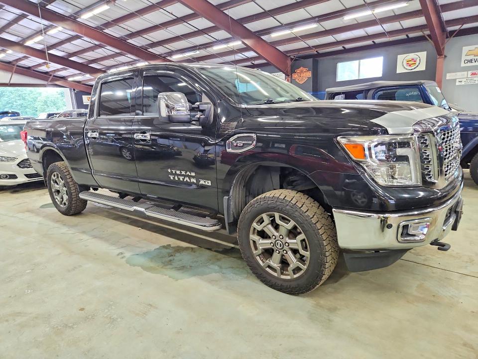 62420876 :رقم المزاد ، 1N6AA1F48HN561026 vin ، 2017 Nissan Titan Xd مزاد بيع