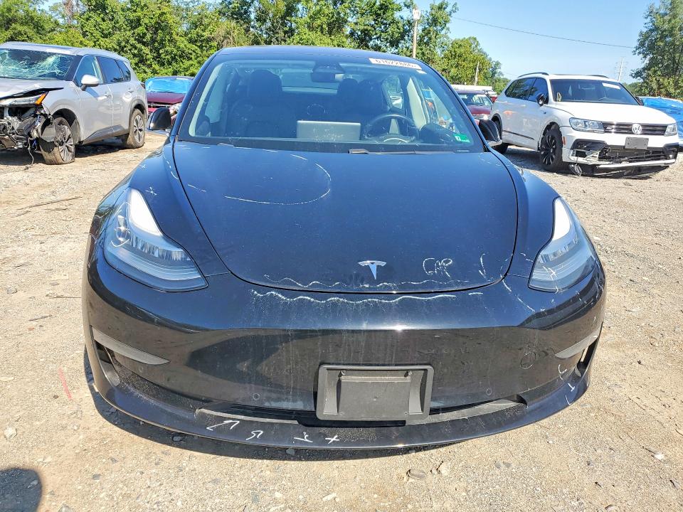 61622886 :رقم المزاد ، 5YJ3E1EB0JF054075 vin ، 2018 Tesla Model 3 مزاد بيع