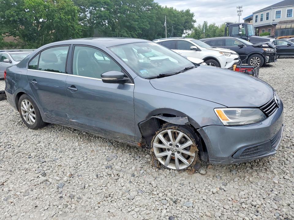 85631675 :رقم المزاد ، 3VWB17AJXEM441710 vin ، 2014 Volkswagen Jetta مزاد بيع