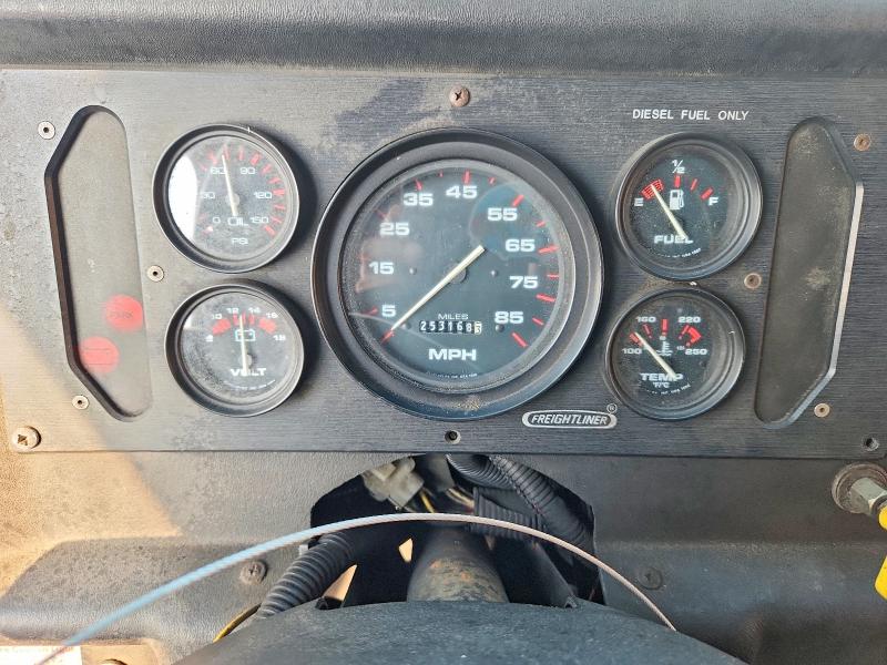 Продаж на аукціоні авто 2001 Freightliner Chassis, vin: 4UZAANBW41CH52900, номер лоту: 62017606
