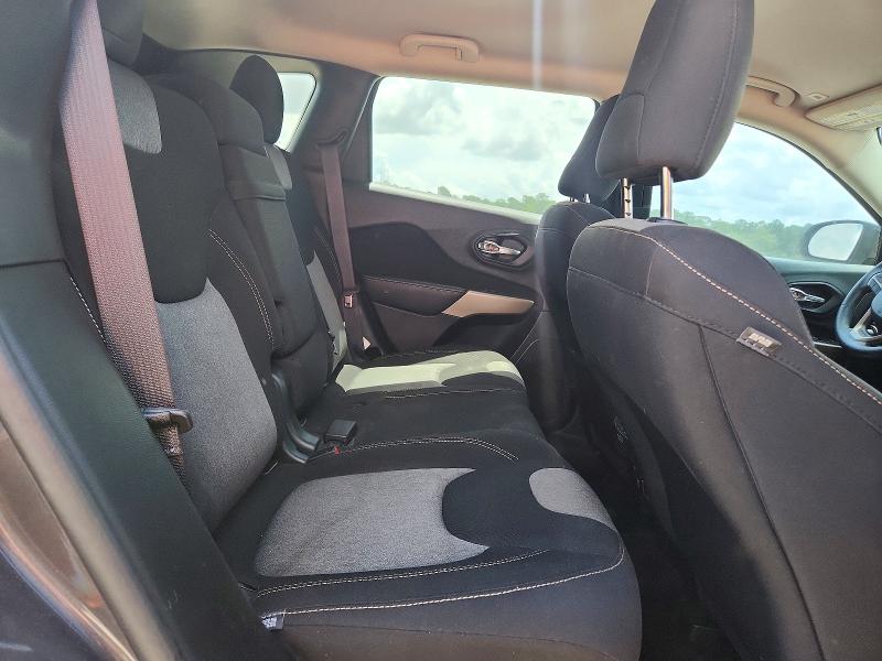 Продаж на аукціоні авто 2018 Jeep Cherokee, vin: 1C4PJLCB1JD621526, номер лоту: 61294116