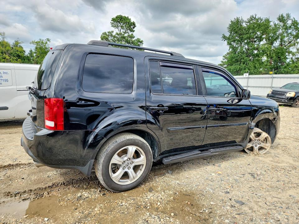 62021056 :رقم المزاد ، 5FNYF3H57FB024003 vin ، 2015 Honda Pilot مزاد بيع